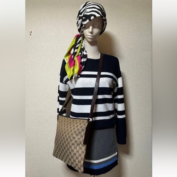 Gucci Beige and Brown Shoulder Bag - Picture 5 of 13